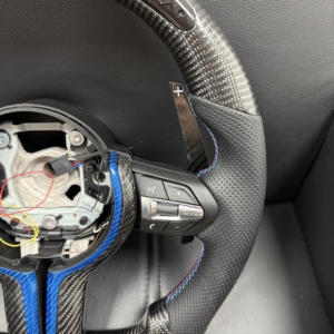 Volante Deportivo YLC de Fibra de Carbono y Cuero Suede Antideslizante para <span class=keywords><strong>BMW</strong></span> F25 F82 F45 X5 E53 E46 E92 M3 X1 F48 X3 F25 X3 E8 - Product Image 3