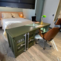 Bureau d'ordinateur modulaire en métal de style industriel moderne pour le bureau à domicile et une utilisation en coin