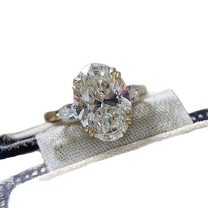 Anello Chiuso con Grande Pietra per Donne, Gioiello da Dito Classico e Scintillante alla Moda - Product Image 5