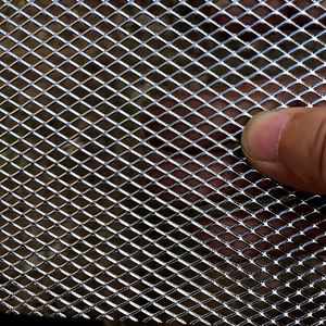 Grilles en treillis métallique galvanisé personnalisées en rouleaux 4FT*8FT (1220*2440mm) à mailles losangées pour la construction - Product Image 3