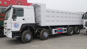 Référence de véhicule d'ingénierie Sahara! Camion benne HOWO avec une capacité de charge de 60 tonnes et un système anti-poussière - Product Image 5