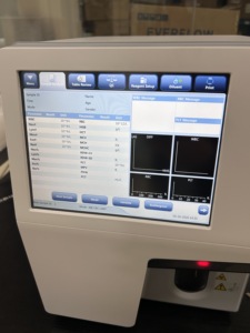 Analizador de Hematología automático Mindray, máquina CBC de 5 partes con pantalla táctil, Analizador de sangre Diff de 5 partes para hospital de animales - Product Image 1
