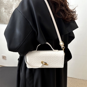Sac à main bandoulière horizontal pour femme, couleur unie, grande capacité, tissé, élégant et raffiné, collection 2025 - Product Image 2