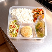 Conteneur alimentaire rectangulaire transparent en PP de qualité alimentaire de 26 oz à 4 compartiments, pour pizza, salade, sandwich, micro-ondable, empilable, sans BPA