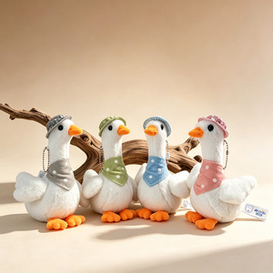 Pendentif en peluche mignon en forme d'oie, idéal pour sacs à dos, porte-clés, accessoires de mode, cadeau parfait - Product Image 4