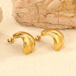 Boucles d'oreilles clous épaisses vintage en forme de croix, bijoux en acier inoxydable, vente en gros, plaqué or 18 carats, boucles d'oreilles créoles classiques, mode minimaliste - Product Image 5