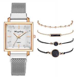 Venta al por mayor de relojes de pulsera de aleación de marca personalizada All Sky Star Classic Mujeres Relojes de pulsera de cuarzo para damas - Product Image 6