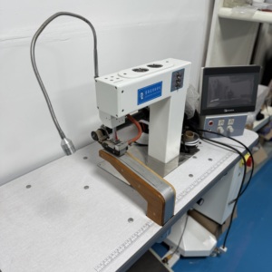 Máquina Overlockadora de Ropa Interior JY-601C: Plegado Eficiente y Unión Lateral de Costuras - Product Image 4