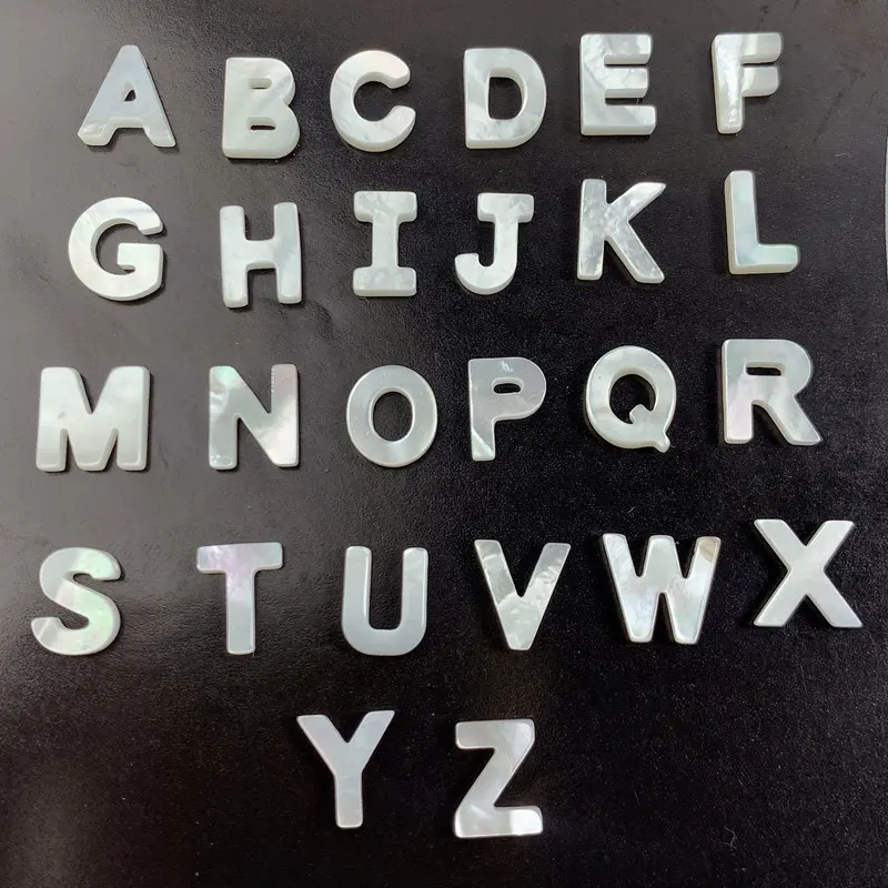 Toptan doğal beyaz kabuk mektup alfabe boncuk delik ile DIY takı için kolye ve bilezik yapımı