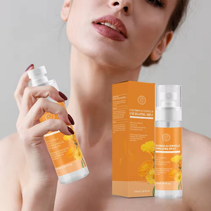 Brume faciale hydratante apaisante à la calendula et à la centella, énergisante, pour peaux sensibles - Product Image 1