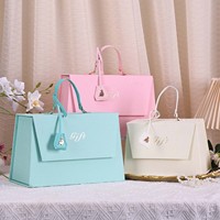 Boîte cadeau rigide pliable magnétique trapézoïdale de luxe avec poignée en PU, emballage personnalisé imprimé avec pelliculage mat pour cosmétiques et vêtements