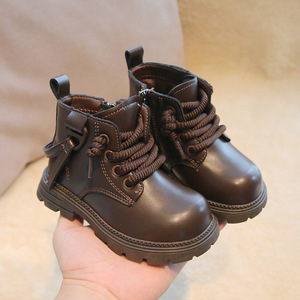 Botas de plataforma a la moda para niños con estilo versátil y casual. Suela gruesa para aumentar la altura y función antideslizante. - Product Image 1