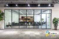 Systèmes de cloisons en verre modulaires modernes pleine hauteur avec panneaux en aluminium pour salles de réunion, écoles et entrepôts