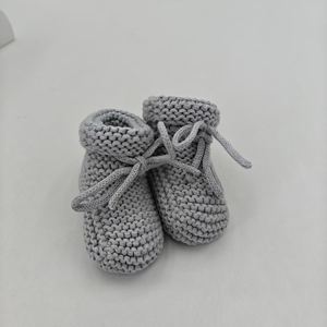 Chaussons bébé faits main <span class=keywords><strong>au</strong></span> <span class=keywords><strong>crochet</strong></span>, chaussettes souples en tricot pour nouveau-né avec fermeture à nouer - Product Image 3