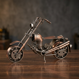 Modèle de moto chopper en métal antique moderne fait à la main |   Sculpture de vélo en fer de récupération industrielle, décoration de table, cadeaux B2B - Product Image 2
