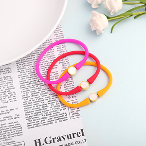 Venta al por mayor de moda patrón personalizado pulsera de silicona pareja personalizada <span class=keywords><strong>amistad</strong></span> <span class=keywords><strong>y</strong></span> pulsera de goma pulsera de concha DIY - Product Image 3