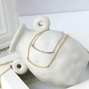 Collier INS Happy Face, style européen, plaqué or, motif souriant, couleur dorée, chaîne de collier en forme d'arc - Product Image 1