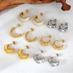 ต่างหูสแตนเลสกันน้ำแบบกำหนดเองได้ ชุบทอง 18k ประดับเพชรอย่างดี สำหรับผู้หญิง วัยรุ่น และเด็กสาว - Product Image 4