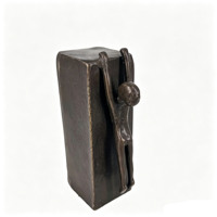 Figurine d'enfant grimpeur en cuivre antique, statue de garçon abstraite à suspendre, décoration artistique moderne pour la maison et le bureau, accents décoratifs