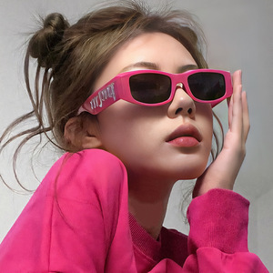 แว่นกันแดดทรงสี่เหลี่ยมสีชมพูสีดำขอบเต็ม UV400 แฟชั่นแว่นตาแฟชั่นลำลอง - Product Image 1
