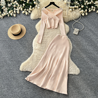 Ensemble 2 pièces en tricot côtelé pour femme, avec applique florale, haut court à col en V et manches longues, et jupe midi évasée taille haute, pour le printemps et l'automne
