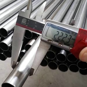 Tuyau/<span class=keywords><strong>tube</strong></span> en acier inoxydable de haute qualité Ss316 Aisi201 2 pouces 10 <span class=keywords><strong>mm</strong></span> 0,5 rond en spirale - Product Image 5