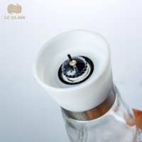 Ensemble de moulins à sel et à poivre de luxe avec support métallique, shaker à épices en verre, moulin manuel en céramique pour la vente en gros aux restaurants
