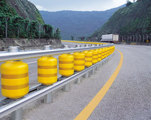 Barrière de circulation routière en EVA et métal avec amortisseur d'impact et design de seau rotatif pour autoroutes - Product Image 1