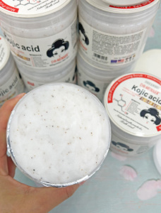 Prix de gros <span class=keywords><strong>sel</strong></span> de gommage blanchissant sucre gommage exfoliant nettoyage en profondeur soin de la peau corps <span class=keywords><strong>sel</strong></span> de bain <span class=keywords><strong>acide</strong></span> kojique <span class=keywords><strong>sel</strong></span> de bain 650g - Product Image 6