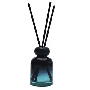 Diffuseur de roseaux suspendus à la vanille de la meilleure qualité du fabricant chinois 100ml Parfum de maison de luxe Bouteille d'huile de rotin liquide Voiture stockée