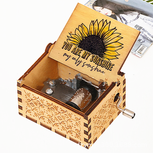 Caja de música de regalo de vacaciones de madera personalizada - Product Image 4