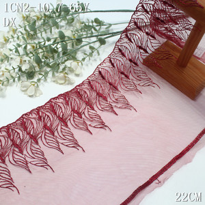 Passamaneria in pizzo ricamato con filo metallico da 22 cm, rosso-marrone, con foglie glitterate argento per abiti di alta moda - Product Image 1