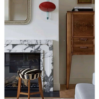 Cheminée en marbre travertin beige monobloc avec cadre en acier intégré pour application intérieure (hôtel, appartement, villa)