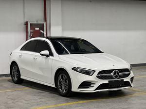 Acceptons les commandes personnalisées – <span class=keywords><strong>Mercedes</strong></span>-Benz <span class=keywords><strong>Classe</strong></span> A Facelift 180L Berline Sport <span class=keywords><strong>2022</strong></span>, Conduite à Gauche, Émissions Euro VI, 10 000 km, Freins à Disque Avant/Arrière - Product Image 2