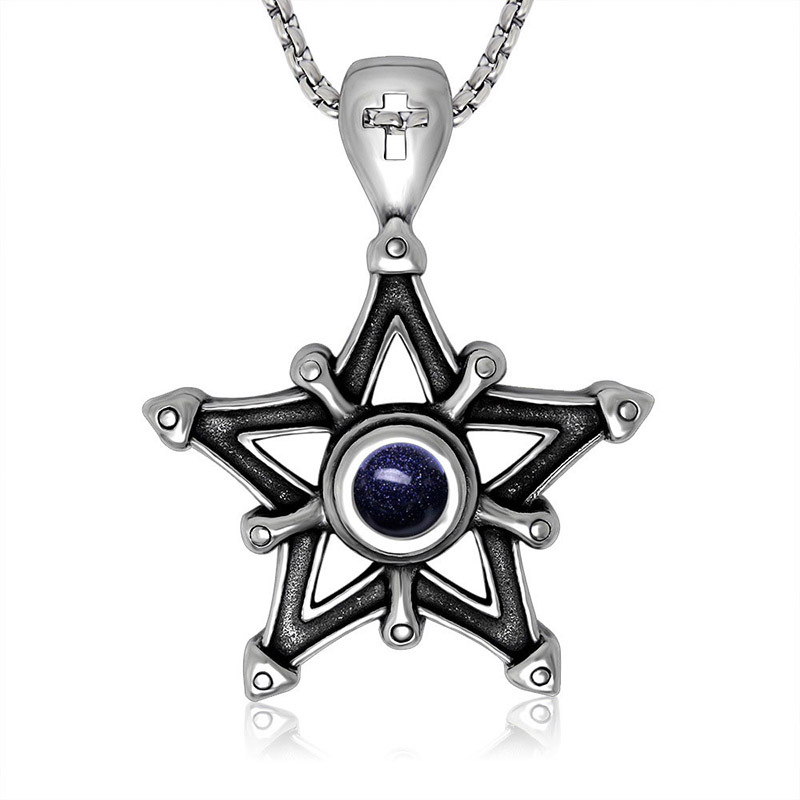 Pendentif seul, chaîne non incluse.