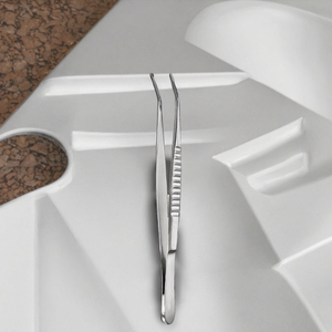 Pinzas Quirúrgicas de Acero Inoxidable con Punta Plana y Dentada para Agarrar Tejidos Delicados, Certificación CE Clase I - Product Image 3