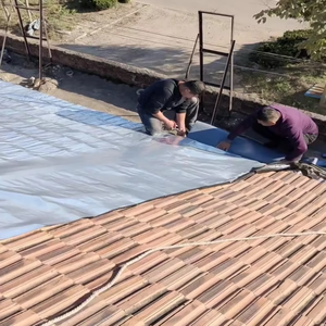 Membrana de Aislamiento Térmico Impermeable de Alta Calidad con Superficie de Aluminio para Techos de Construcción en Exteriores, Nueva Impermeabilización - Product Image 2