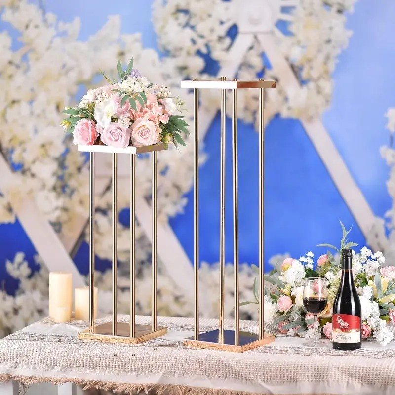 Rak bunga dekorasi meja, vas bunga logam tinggi emas untuk tengah pesta pernikahan
