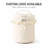 Sac de maquillage matelassé tendance avec bord festonné, grande capacité, organiseur de cosmétiques cylindrique, sac de rangement portable pour articles de toilette de voyage pour femmes