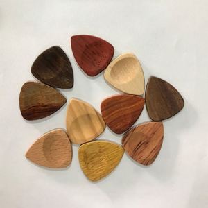 Púa de Guitarra Redonda de Vidrio Aislante de Lujo Personalizada con Logotipo y Cualquier Texto - Regalo Único para Músicos y Regalo Promocional - Product Image 3