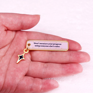 Lettera di moda non usare qualcuno Elses righello per misurare il tuo progresso spilla spilla ispiratrice per studente - Product Image 3