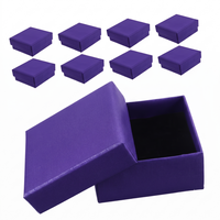 Boîte à bijoux de luxe texturée violette avec couvercle et base pour offrir des bagues de qualité supérieure et présenter des bijoux en boutique de manière professionnelle