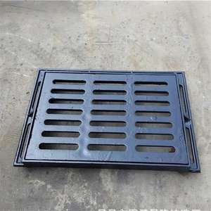 Moderne rechthoekige putdeksel van polymeer voor buitengebruik, van hars en kunststof, voor afvoer in garage en oprit. - Product Image 1