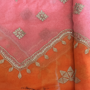 Encaje bordado de tela Georgette de viscosa pura con técnica de bordado liso de trabajo de secuencia para vestido Lahenga elegante para niñas - Product Image 1