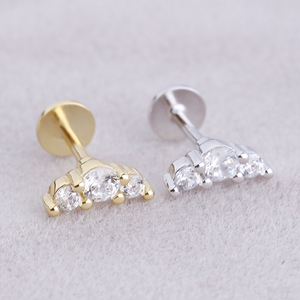<span class=keywords><strong>Orecchini</strong></span> a perno piatti in <span class=keywords><strong>oro</strong></span> con zirconia per piercing al <span class=keywords><strong>trago</strong></span> da donna - Product Image 1