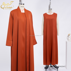 Set Abaya Aperto in Due Pezzi per Donna Personalizzato OEM ODM in Raso Stropicciato con Abito Interno - Product Image 6