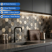 Carreaux muraux auto-adhésifs dorés de bonne qualité pour dosseret Design moderne Style européen et américain Usine en ligne Offre Spéciale pour l'intérieur