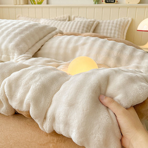 ชุดเครื่องนอนผ้าห่มนวมกำมะหยี่นมสองด้าน ออยาเท็กซ์ รุ่นวินเทอร์ วอร์ม 300TC ผ้าหนา 3 ชิ้น พร้อมผ้าปูที่นอนผ้าฟลานเนลสำหรับใช้ในบ้าน - Product Image 3