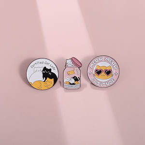 Gecertificeerde Kattendame Emaille Spelden Op Maat Gemaakte Katten Anti-Depressie Broches Revers Badges Dierlijke Sieraden Cadeau Voor Kattenliefhebbers - Product Image 5