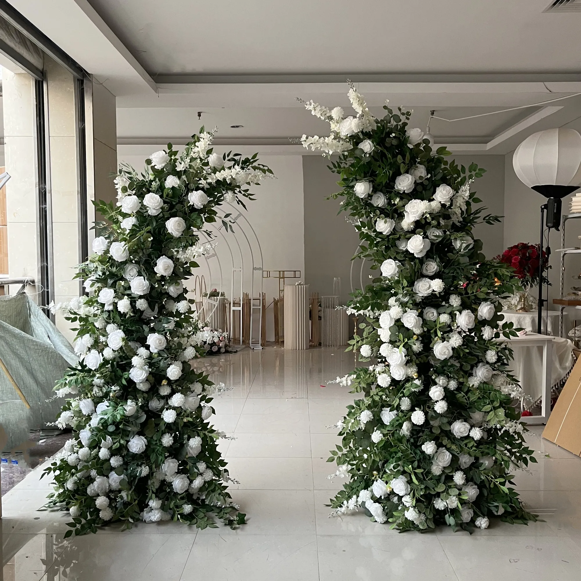 Telón de fondo para eventos, decoración de salón de boda, flores artificiales, Rosa Blanca, adorno de pie, arreglos de flores, arco de boda